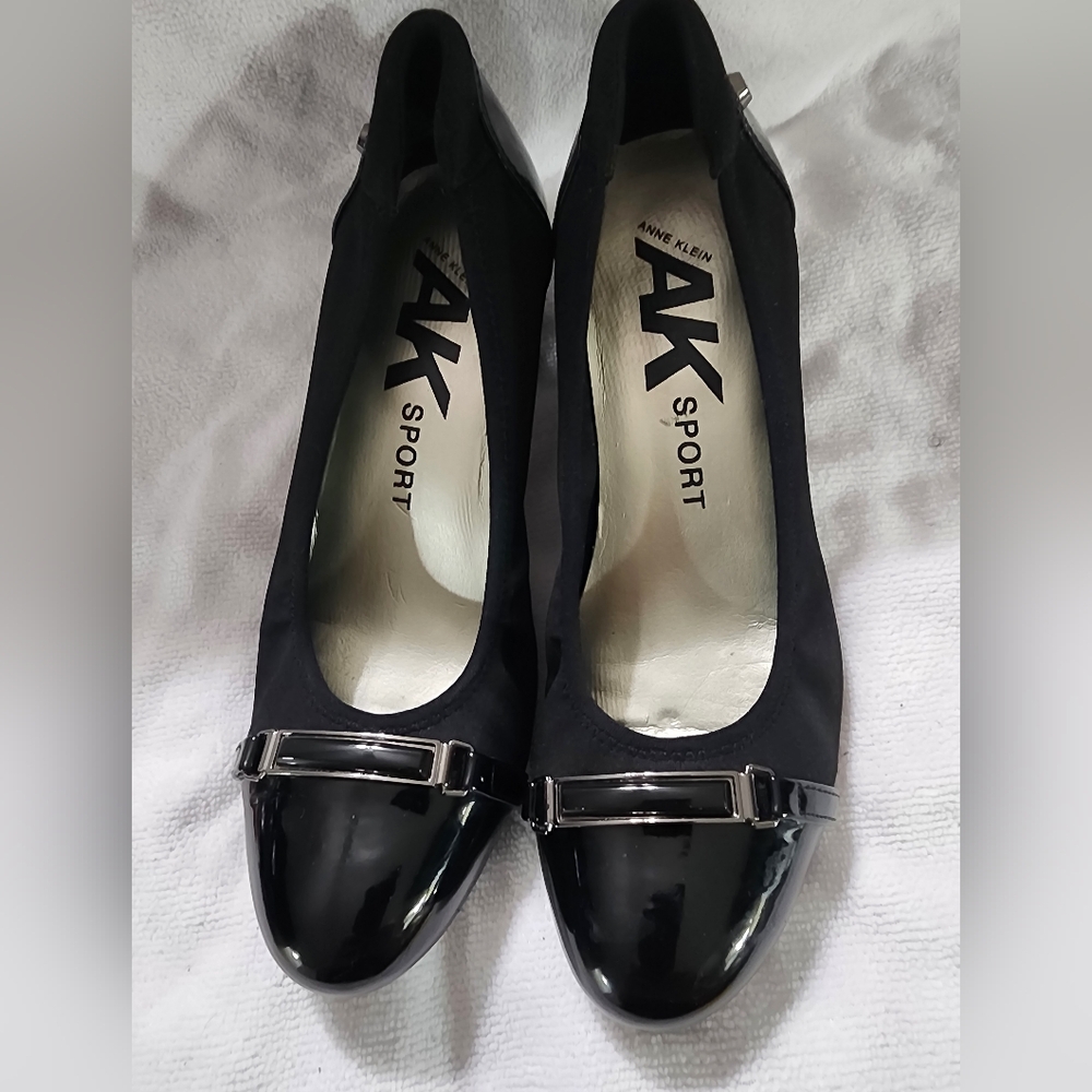 ANNE KLEIN black pumps
